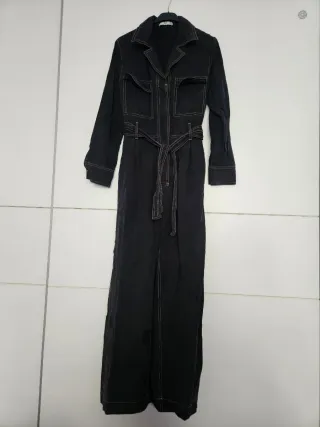 Mono negro largo con cinturón