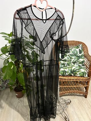Vestido negro transparente de malla