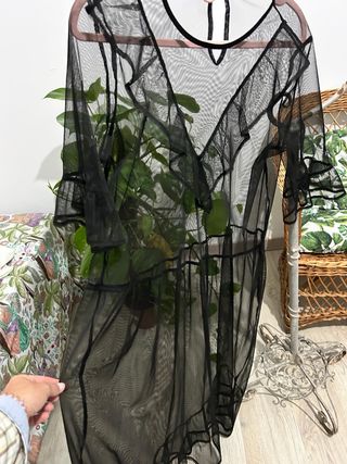 Vestido negro transparente de malla