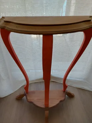 Consola antigua restaurada salmón y madera