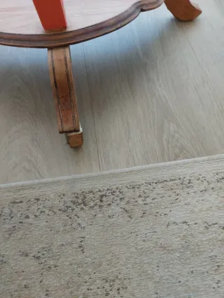 Consola antigua restaurada salmón y madera