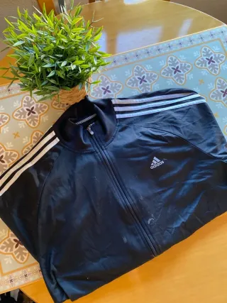 Chaqueta deportiva Adidas negra