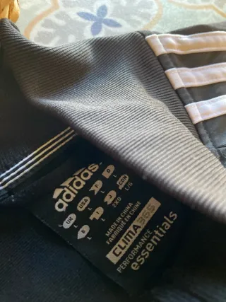 Chaqueta deportiva Adidas negra