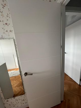 Puerta interior lacada blanca moderna