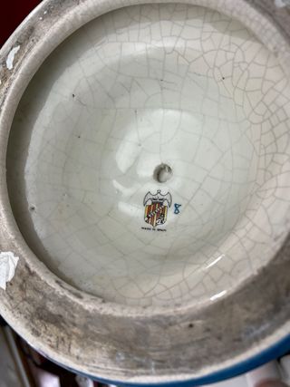 Jarrón de cerámica pintado a mano