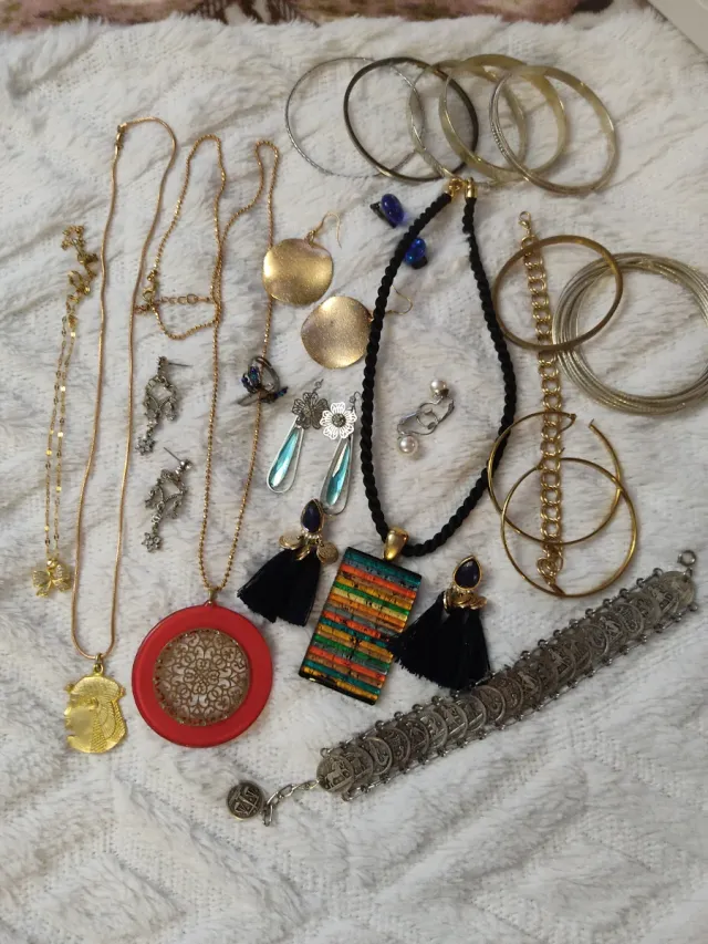 Lote de bijuterias variadas