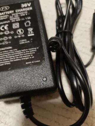 Cargador Batería Patinete Eléctrico 36V