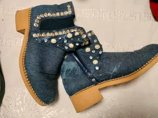 Botines negros con cordones y forro