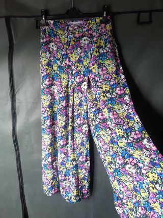 Pantalón-falda de Zara midi. Nueva. De cintura alt