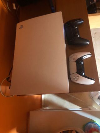 PS5 Digital + 2 controller + Cuffie