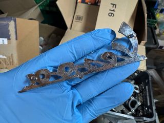 Anagrama cromado Vespa