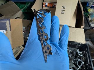 Anagrama cromado Vespa