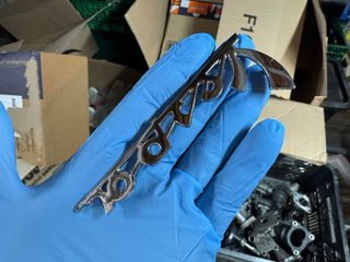 Anagrama cromado Vespa