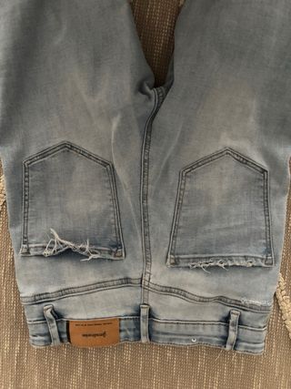Jeans Stradivarius campana rotos