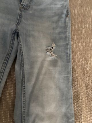 Jeans Stradivarius campana rotos