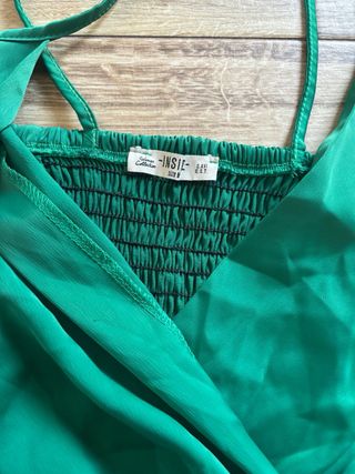 Body verde satinado con lazada