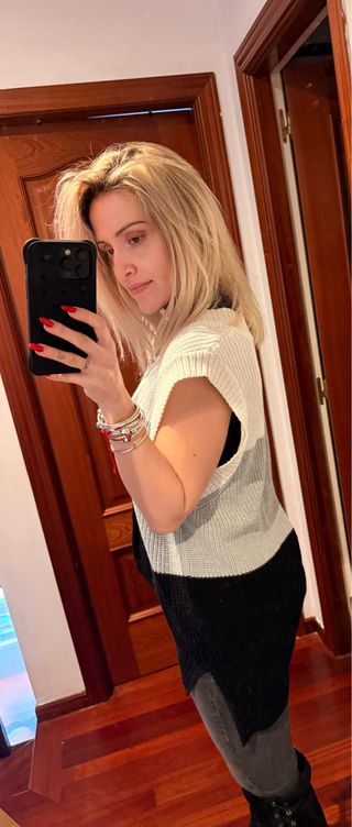 Chaleco tricolor oversize – blanco, gris y negro |