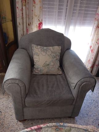 2 Sillones Tapizados y con la Espuma Nueva.