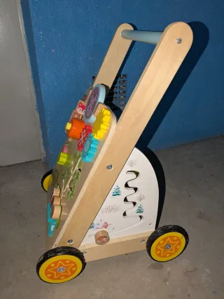 Andador bebé interactivo de madera
