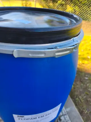Bidón azul plástico 125 kg.