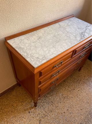Cómoda de madera y mármol