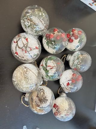Bolas de Navidad Transparentes con Bayas Rojas