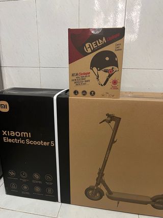 Xiaomi Electric Scooter 5 sin abrir + Casco