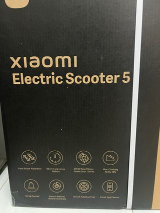 Xiaomi Electric Scooter 5 sin abrir + Casco