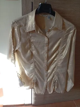 Camisa dorada Punto Roma