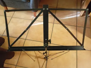 Atril negro para principiantes