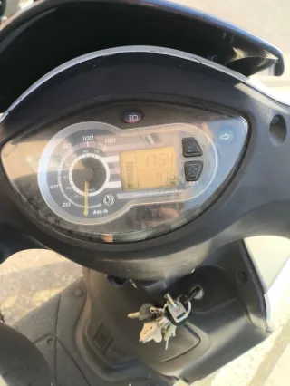 Moto Sym Symphony 125 SR Top 2013 para piezas.