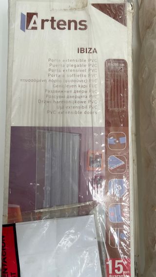 Puerta blanca plegable Artens Ibiza PVC