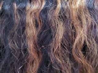 Pelo Natural Ondulado Castaño con Mechas
