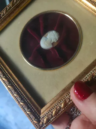 Quadretto con Cammeo