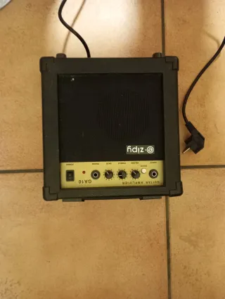 Amplificador Guitarra Zipy GA10.