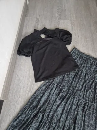 Conjunto Top Negro y Falda Estampada verde