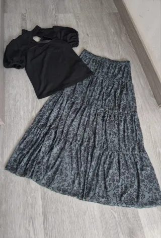 Conjunto Top Negro y Falda Estampada verde