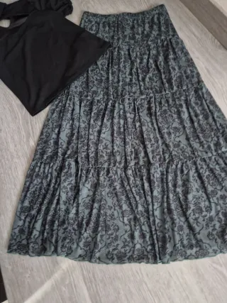 Conjunto Top Negro y Falda Estampada verde