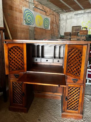 Escritorio antiguo de madera