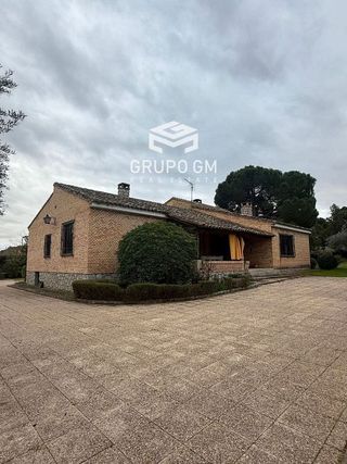 Chalet en venta en Los Cigarrales-La Bastida en Toledo