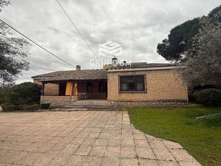 Chalet en venta en Los Cigarrales-La Bastida en Toledo