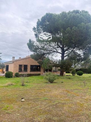 Chalet en venta en Los Cigarrales-La Bastida en Toledo