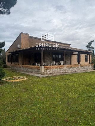 Chalet en venta en Los Cigarrales-La Bastida en Toledo