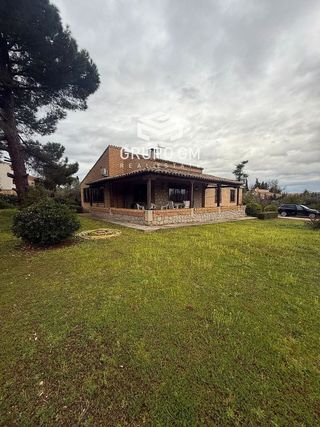 Chalet en venta en Los Cigarrales-La Bastida en Toledo