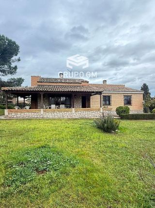 Chalet en venta en Los Cigarrales-La Bastida en Toledo
