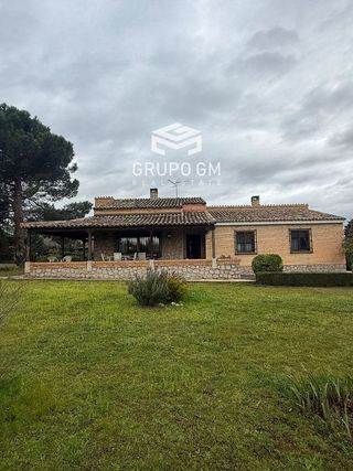 Chalet en venta en Los Cigarrales-La Bastida en Toledo