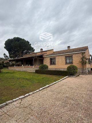 Chalet en venta en Los Cigarrales-La Bastida en Toledo
