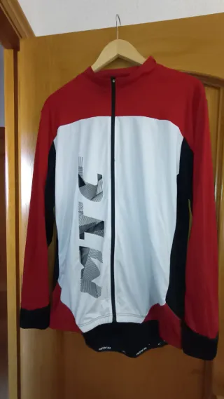 2 maillots y 2 culotes de ciclismo