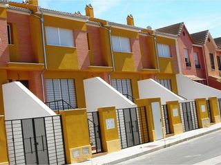 Casa adosada en venta en Lucena