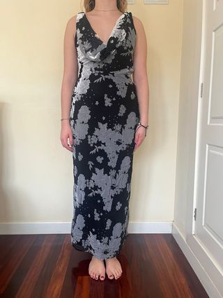 Vestido de fiesta negro y plateado